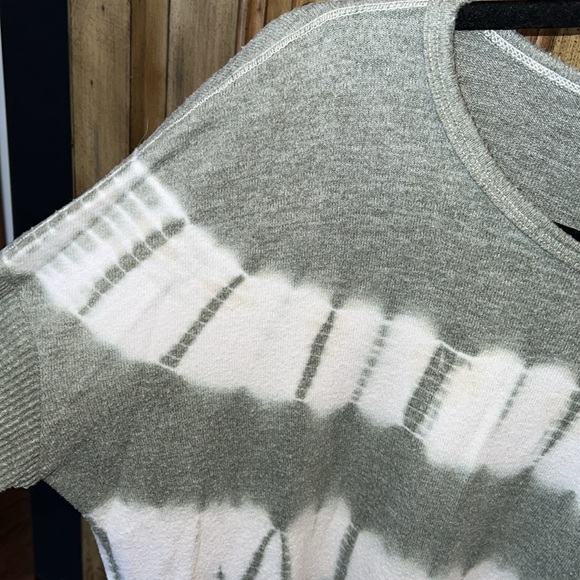 Theo & Spence Two Piece Tie Dye Jogger Set - Picture 4 of 11